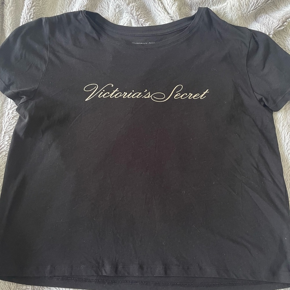 Victoria’s Secret T-shirt large